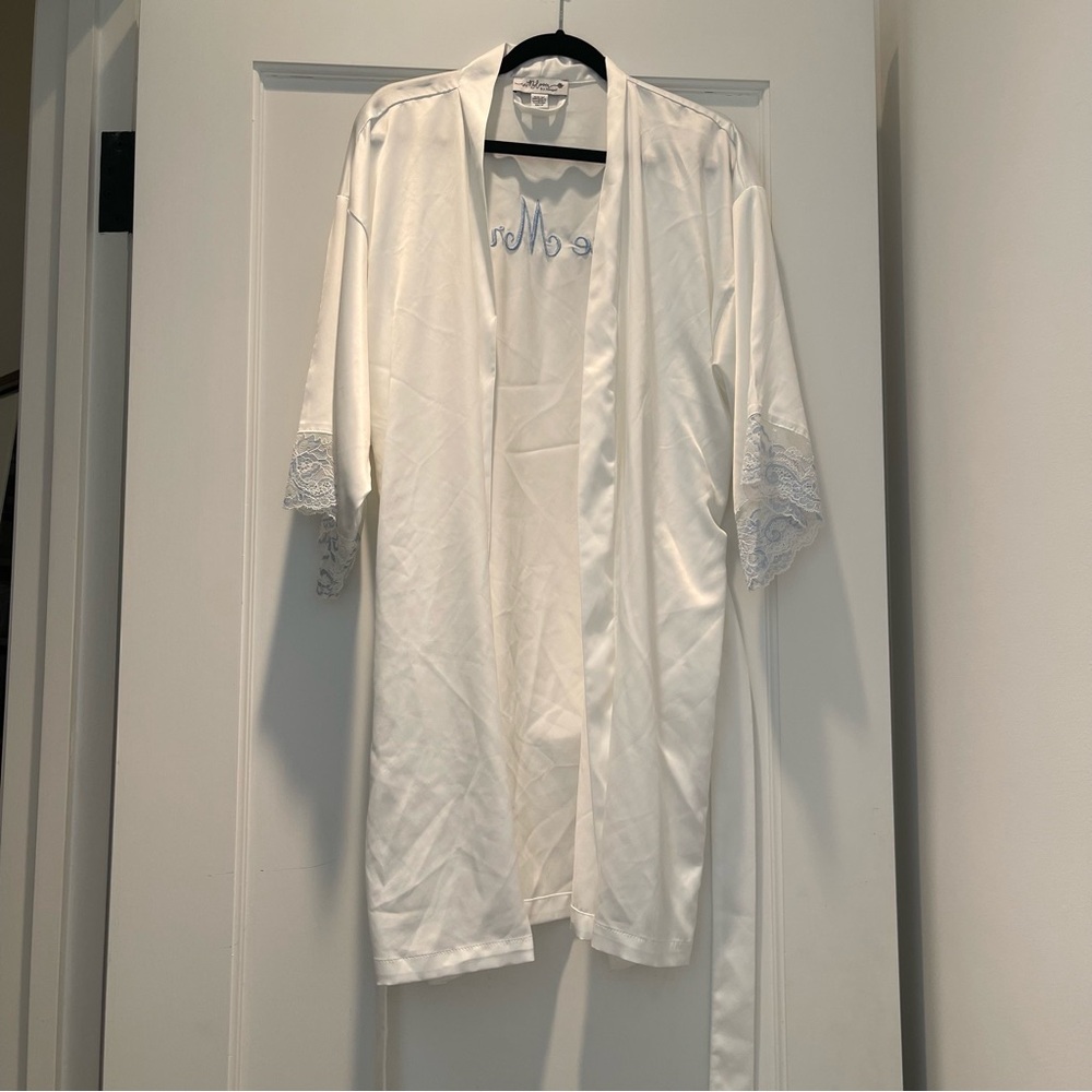 In Bloom Mrs satin robe size x small